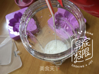 草莓味棉花糖冰棍的做法步骤：2