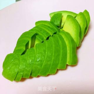宝宝辅食，牛油果鸡蛋卷的做法步骤：2