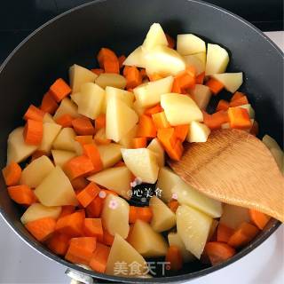 咖喱土豆胡萝卜猪排饭的做法步骤：3