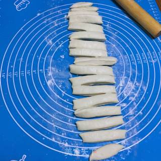 自制健康小油条的做法步骤：9