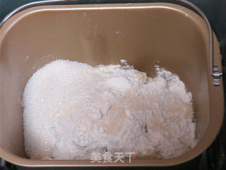 云朵般柔软滴【牛奶面包卷】的做法步骤：3