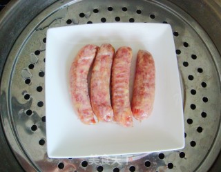 鲜肉香肠甜甜圈的做法步骤：2