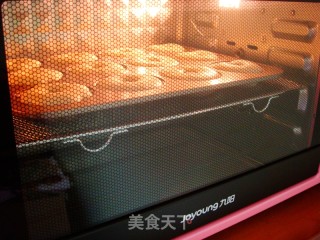 鲜肉香肠甜甜圈的做法步骤：17