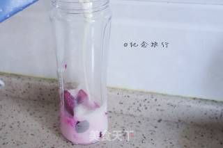 牛奶火龙果汁的做法步骤：3