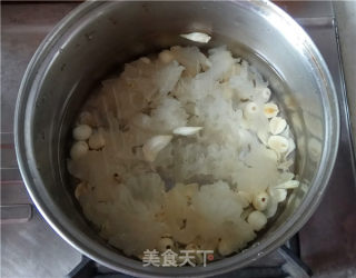 紫薯莲子银耳羹的做法步骤：4
