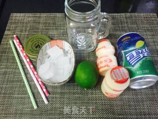 养乐多柠檬汽水的做法步骤：1