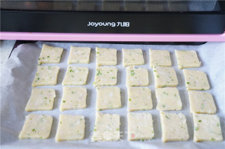 鱼肠葱花饼干的做法步骤：12