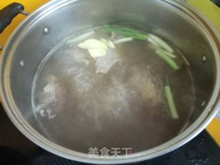 手擀鸭蛋牛肉面的做法步骤：4