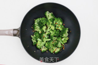 蒜蓉西蓝花的做法步骤：3