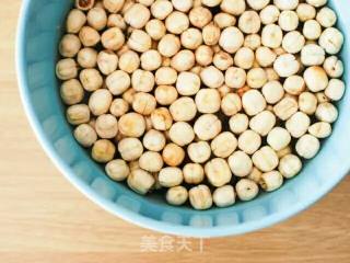 莲蓉包的做法步骤：2