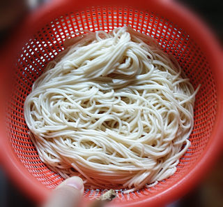 老坛酸菜牛肉酱拌面的做法步骤：5