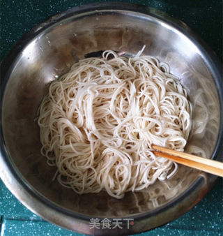 老坛酸菜牛肉酱拌面的做法步骤：6