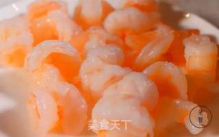 宫保虾球的做法步骤：1