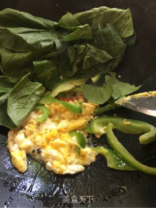 鸡蛋辣椒炒河粉的做法步骤：4