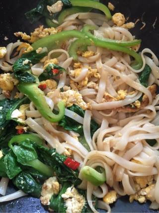 鸡蛋辣椒炒河粉的做法步骤：6