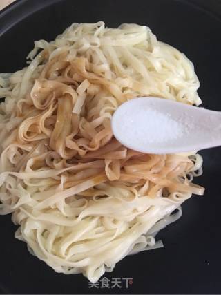 葱油面的做法步骤：4