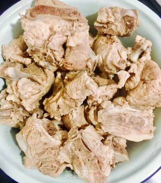 红烧猪骨的做法步骤：2