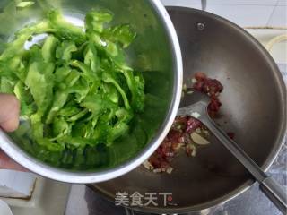 苦瓜炒香肠的做法步骤：9