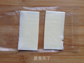 饺皮芝士烤肠的做法步骤：3