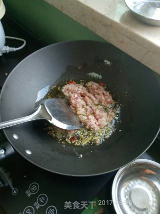 酸豇豆炒肉末的做法步骤：3