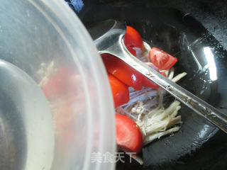 番茄炒金针菇的做法步骤：3