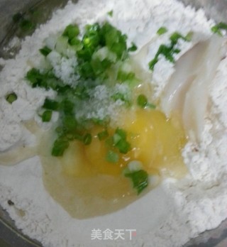 简易版葱油饼的做法步骤：1