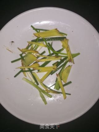 剁椒蒸带鱼的做法步骤：2