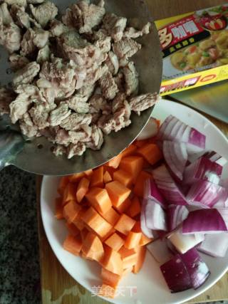 牛肉洋葱咖喱饭的做法步骤：1