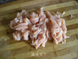 麻辣鸭脖配鸡肉丝的做法步骤：2