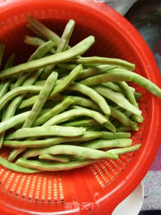 虎皮辣子拌豆角的做法步骤：1