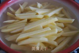 炸薯条的做法步骤：2