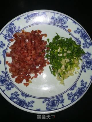 香肠鸡蛋饼的做法步骤：2