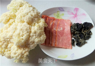 培根炒花菜的做法步骤：1