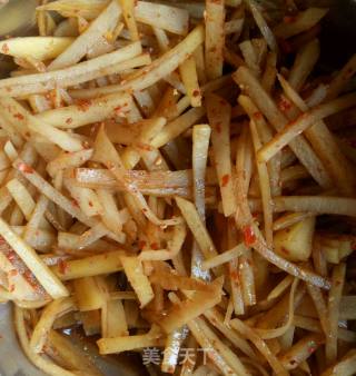 电饭锅土豆辣子煎饼的做法步骤：1