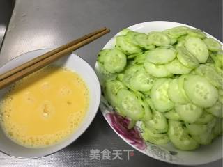 黄瓜炒蛋的做法步骤：1