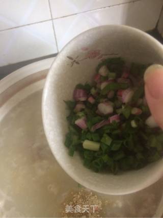 猪肝粉肠瘦肉粥的做法步骤：6