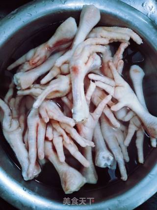 泡椒凤爪的做法步骤：1