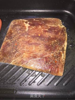 煎黑椒牛排的做法步骤：2