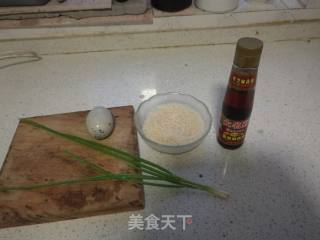 简单的皮蛋粥的做法步骤：1