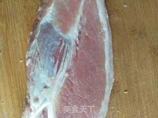 家常盐煎肉的做法步骤：1