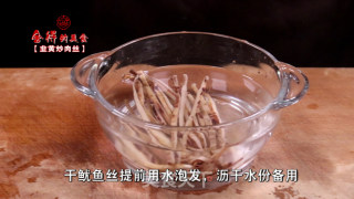 韭黄炒肉丝的做法步骤：4