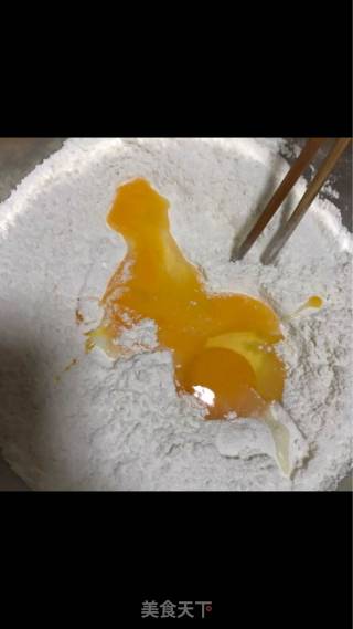 酥脆五香麻花的做法步骤：3
