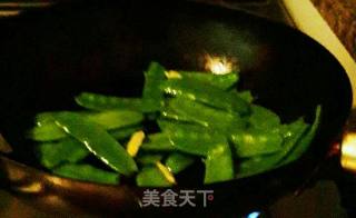 养生小炒杏仁荷兰豆的做法步骤：3