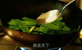 养生小炒杏仁荷兰豆的做法步骤：4