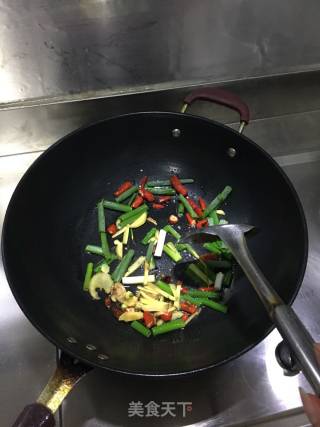 菠萝蜜核炖鸡的做法步骤：2
