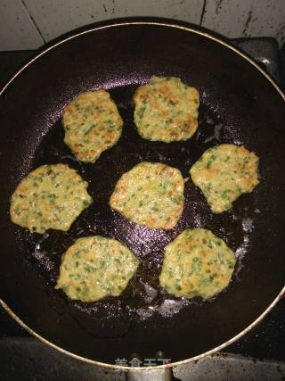 菲菜鸡蛋肉饼的做法步骤：2