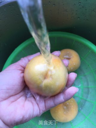 黄桃罐头的做法步骤：2