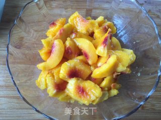 黄桃罐头的做法步骤：6