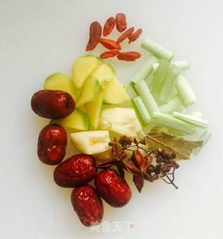 排骨山药汤的做法步骤：2