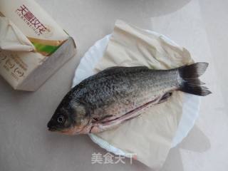 木瓜鲫鱼汤的做法步骤：2